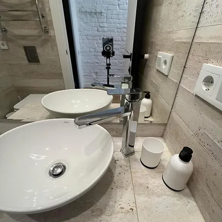 Favorit Apartments 1 Кім Безкоштовна Парковка Центр З Балконом Не Далеко Від Ж Д Вокзалу Звітні Документи Lviv Exterior photo
