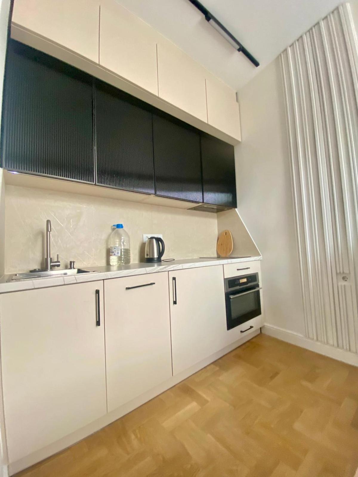 Favorit Apartoment 1 Безкоштовна Парковка Центр З Балконом * Lviv