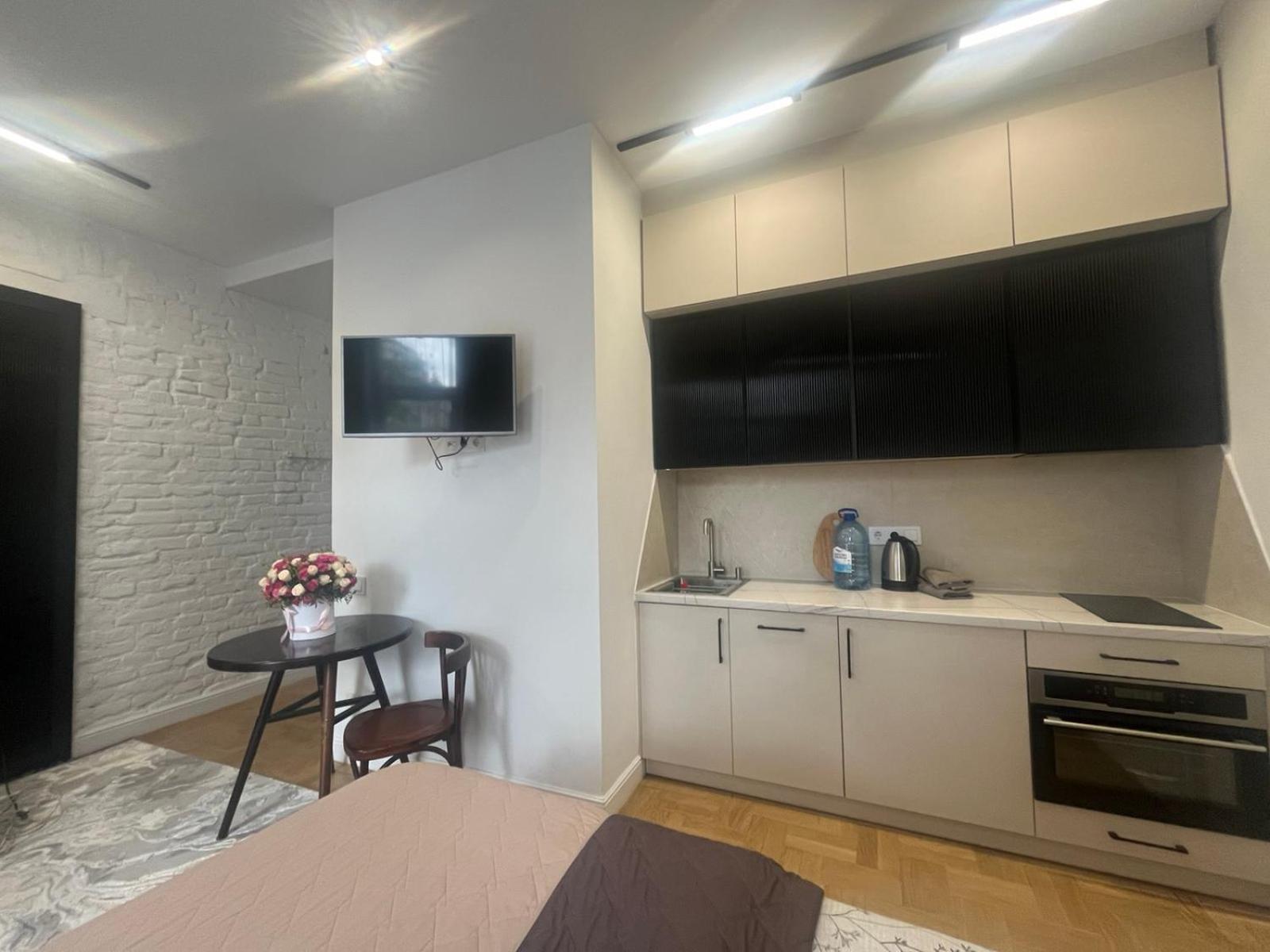 Favoritapartments 1 Кім Безкоштовна Парковка Центр З Балконом Не Далеко Від Ж Д Вокзалу Звітні Документи Apartment *